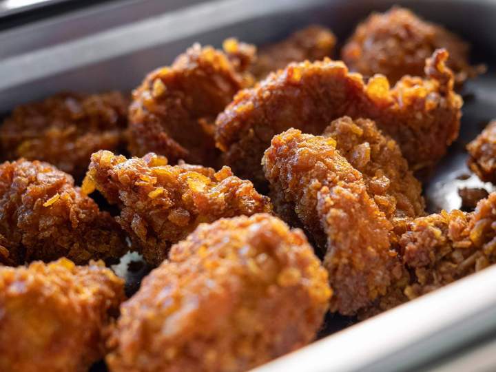Des morceaux de poulet panés croquants.